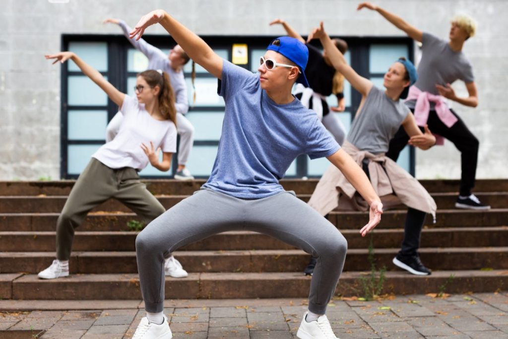 Experiment with Different Hip Hop Dancing Styles to Diversify Your Style